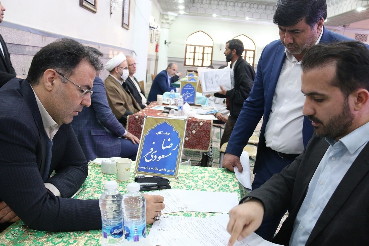 رئیس دیوان عدالت اداری در آستان حضرت عبدالعظیم حسنی(ع) به مشکلات ۶۰ نفر رسیدگی کرد رئیس دیوان عدالت اداری در آستان حضرت عبدالعظیم حسنی(ع) به مشکلات ۶۰ نفر رسیدگی کرد