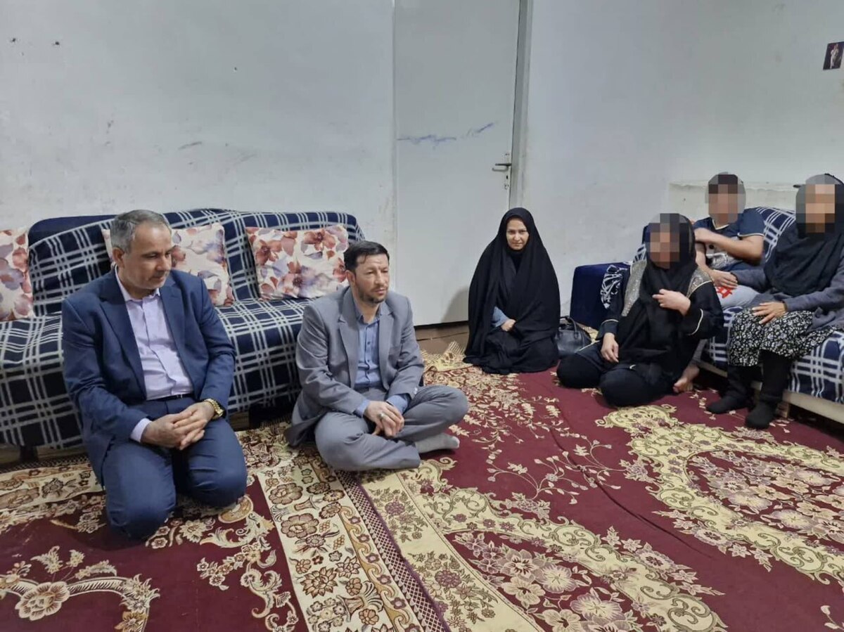 رئیس‌کل دادگستری بوشهر با دو خانواده از زندانیان نیازمند استان دیدار کرد