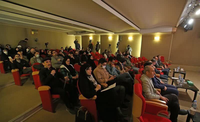 رونمایی از کتاب «درآمدی بر هویّت ملّی در اندیشه‌ی حضرت آیت‌الله‌العظمی خامنه‌ای (مدّظلّه‌العالی)»