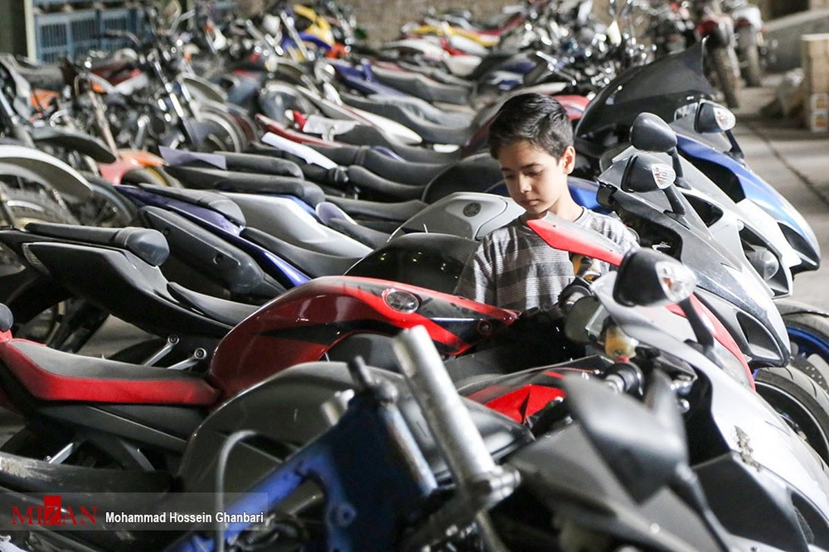 بیش از ۶ هزار دستگاه موتورسیکلت توقیفی در پارکینگ‌های استان خوزستان از طریق مزایده بفروش رسید