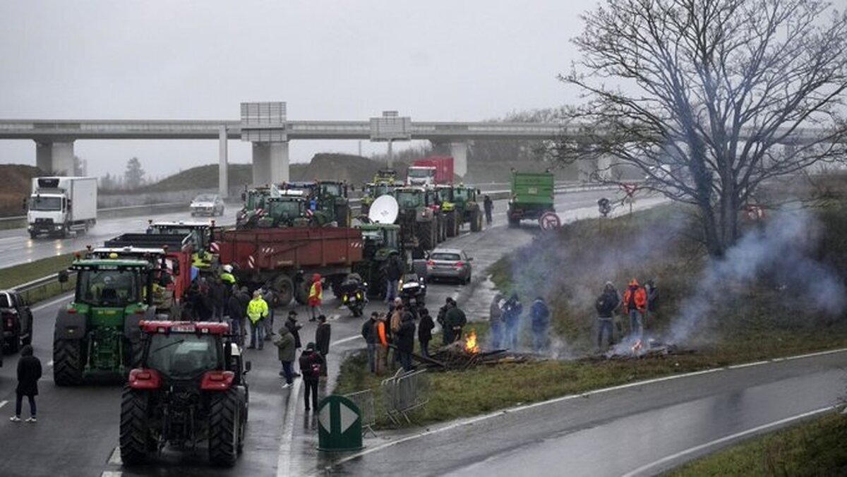 استقرار ۱۵ هزار نیروی پلیس فرانسه برای سرکوب اعتراض کشاورزان