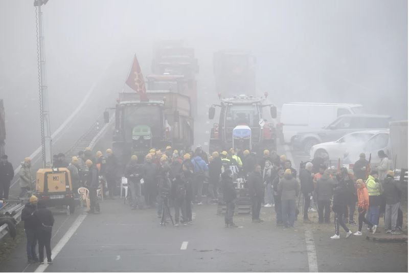 استقرار ۱۵ هزار نیروی پلیس فرانسه بری سرکوب کشاورزان معترض