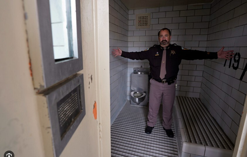 حفره‌های مرگ در زندان‌های فدرال آمریکا؛ واحد‌های اقامت ویژه چیست؟