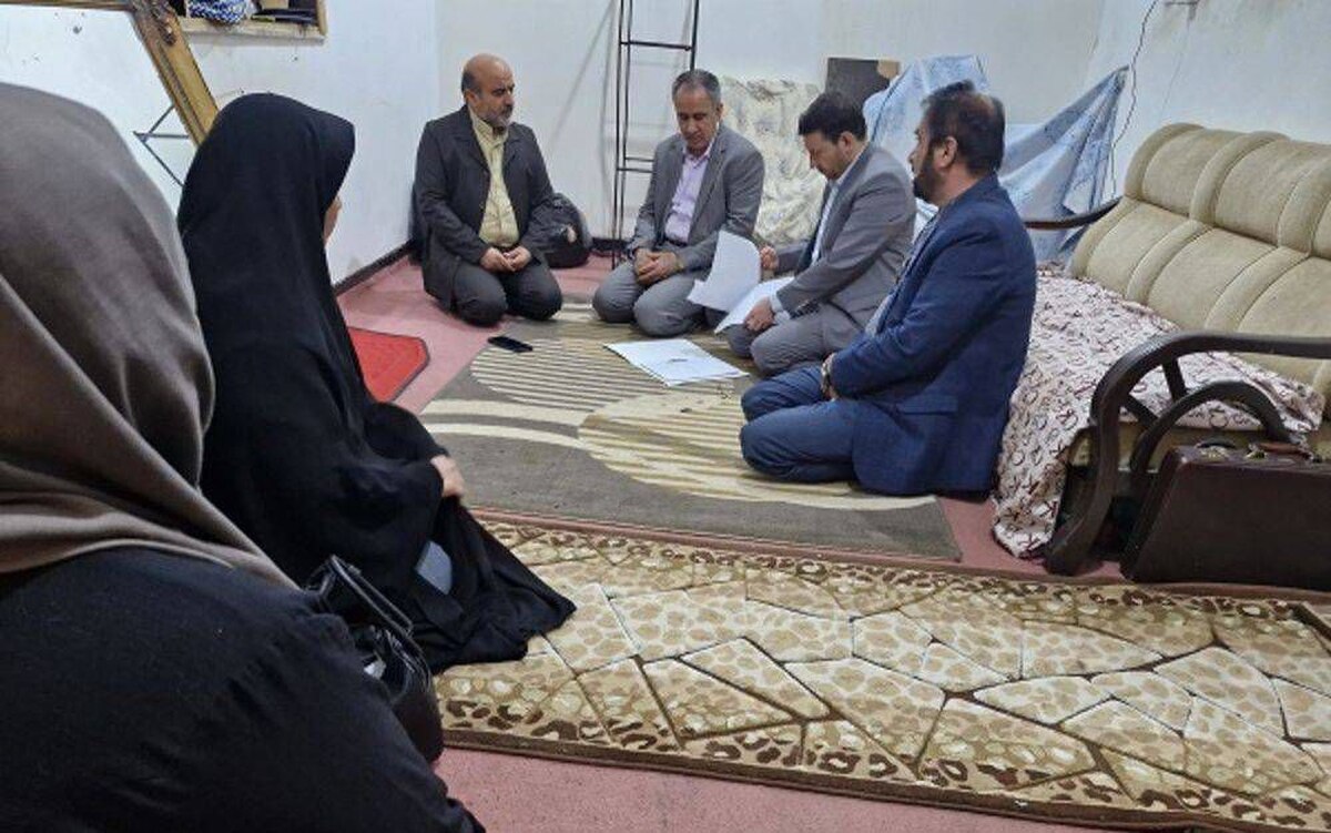 رئیس کل دادگستری استان بوشهر با ۳ نفر از خانواده زندانیان نیازمند دیدار کرد