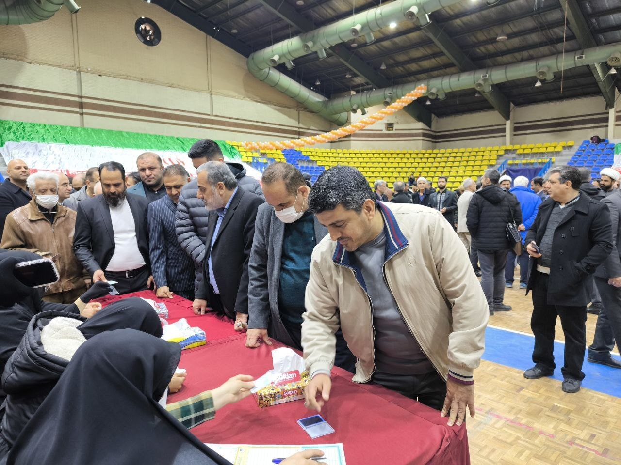 حضور پرشور جامعه ورزش در انتخابات؛ وزیر ورزش و رئیس کمیته ملی المپیک آرای خود را به صندوق انداختند + عکس و فیلم حضور پرشور جامعه ورزش در انتخابات؛ وزیر ورزش و رئیس کمیته ملی المپیک آرای خود را به صندوق انداختند + عکس و فیلم