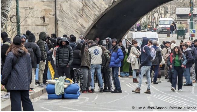 یک اردوگاه پناهجویی دیگر در فرانسه تخریب شد؛ سرگردانی ۴۰۰ کودک بدون همراه در پاریس