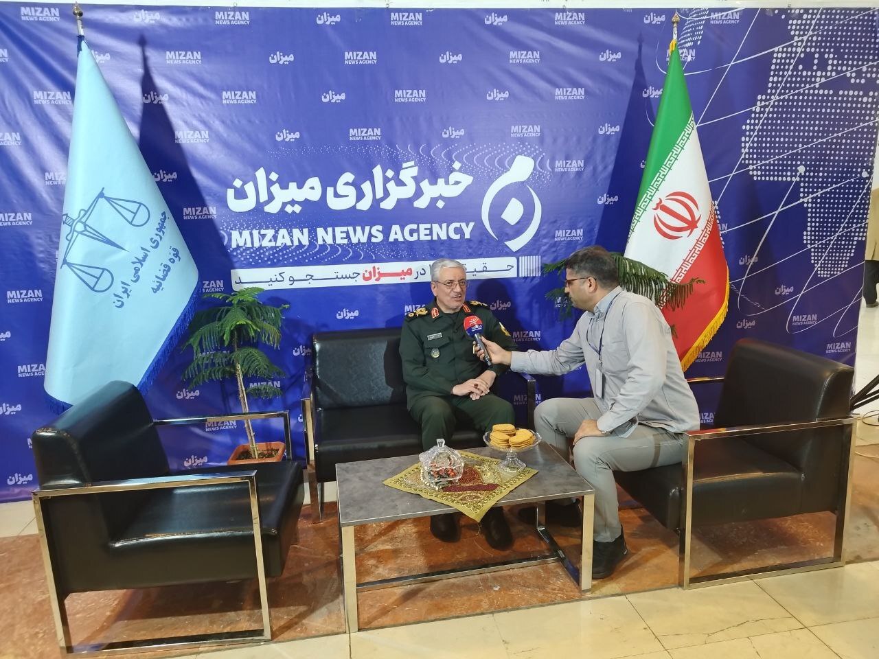 چهارمین روز نمایشگاه رسانههای ایران؛ مسئولان و فعالان رسانه در غرفه خبرگزاری میزان حضور یافتند چهارمین روز نمایشگاه رسانههای ایران؛ مسئولان و فعالان رسانه در غرفه خبرگزاری میزان حضور یافتند