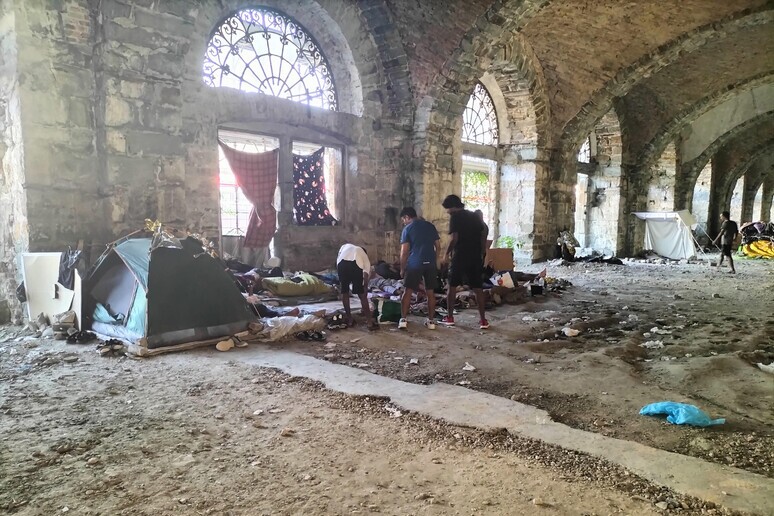 وضعیت بحرانی مراکز پناهجویی ایتالیا؛ اسکان صدها پناهجو در «سیلوی شرم»