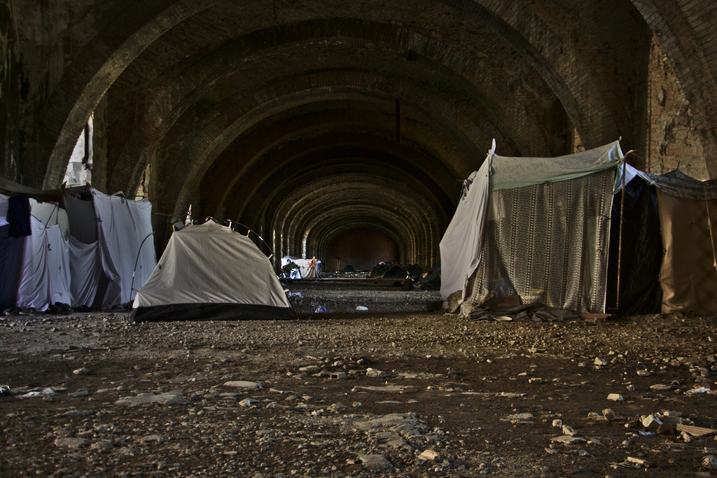 وضعیت بحرانی مراکز پناهجویی ایتالیا؛ اسکان صدها پناهجو در «سیلوی شرم»