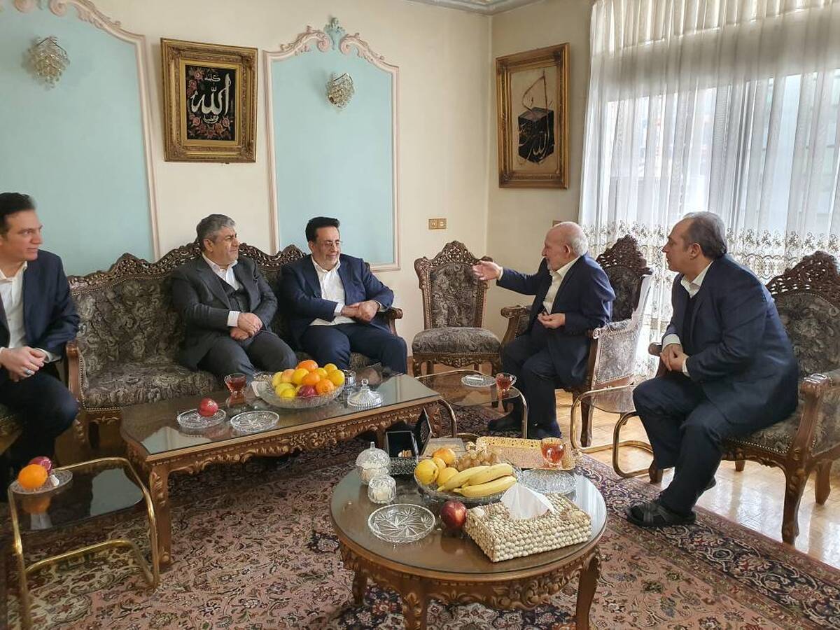 دیدار قائم مقام دادگستری کل استان تهران با خانواده شهید خلیلزاده دیدار قائم مقام دادگستری کل استان تهران با خانواده شهید خلیلزاده