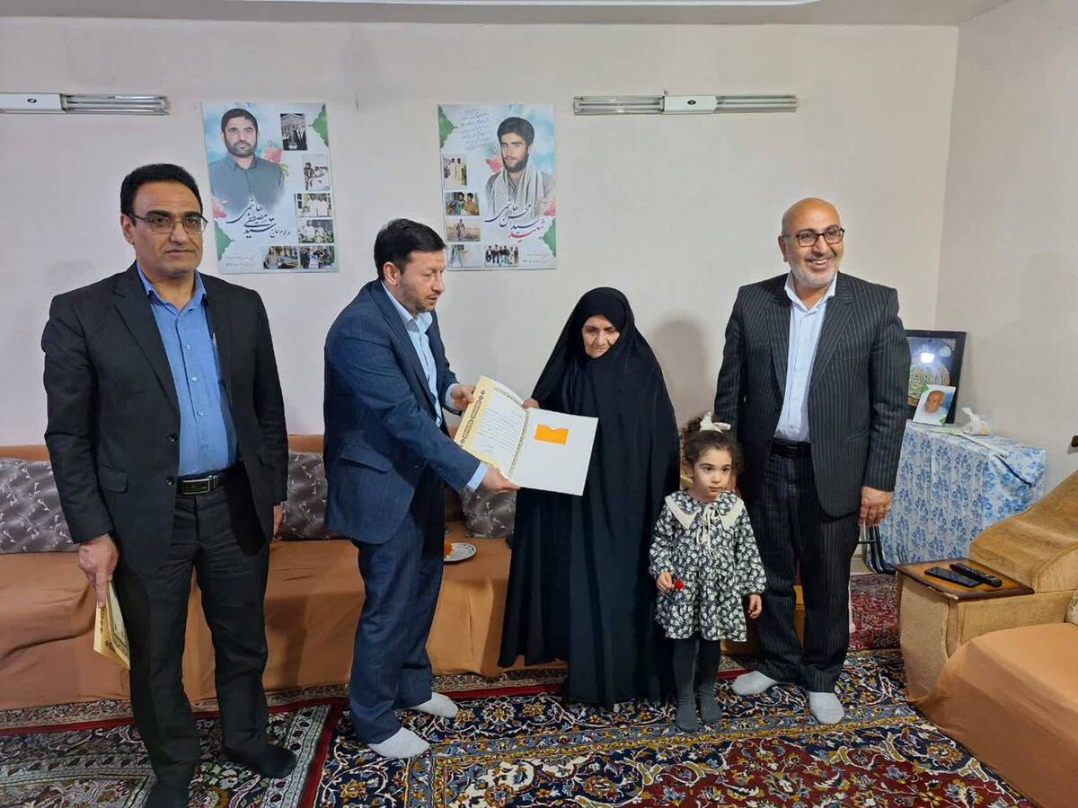 دیدار رئیس کل دادگستری و مسئولان قضایی استان بوشهر با خانواده شهید سید محسن هاشمی دیدار رئیس کل دادگستری و مسئولان قضایی استان بوشهر با خانواده شهید سید محسن هاشمی