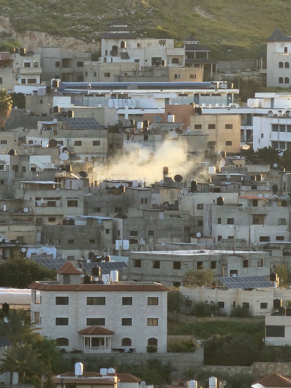 یورش نظامیان صهیونیست به مناطق مختلف کرانه باختری؛ تداوم جنایت علیه افراد منتظر دریافت کمکهای بشردوستانه یورش نظامیان صهیونیست به مناطق مختلف کرانه باختری؛ تداوم جنایت علیه افراد منتظر دریافت کمکهای بشردوستانه