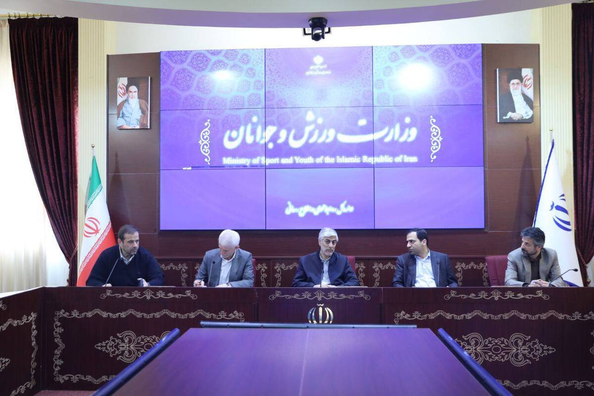 برگزاری سومین جلسه بررسی روند اخذ مجوز حرفهای سرخابیها با حضور وزیر ورزش برگزاری سومین جلسه بررسی روند اخذ مجوز حرفهای سرخابیها با حضور وزیر ورزش