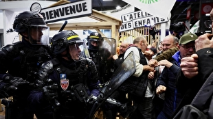 معترضان به نمایشگاه کشاورزی پاریس هجوم بردند