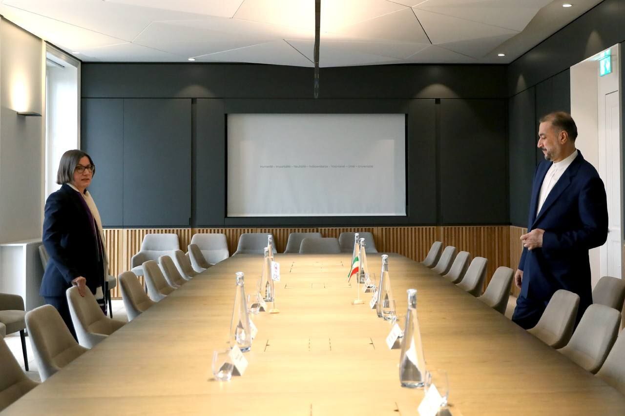 وزیر امور خارجه به ژنو سفر کرد وزیر امور خارجه به ژنو سفر کرد