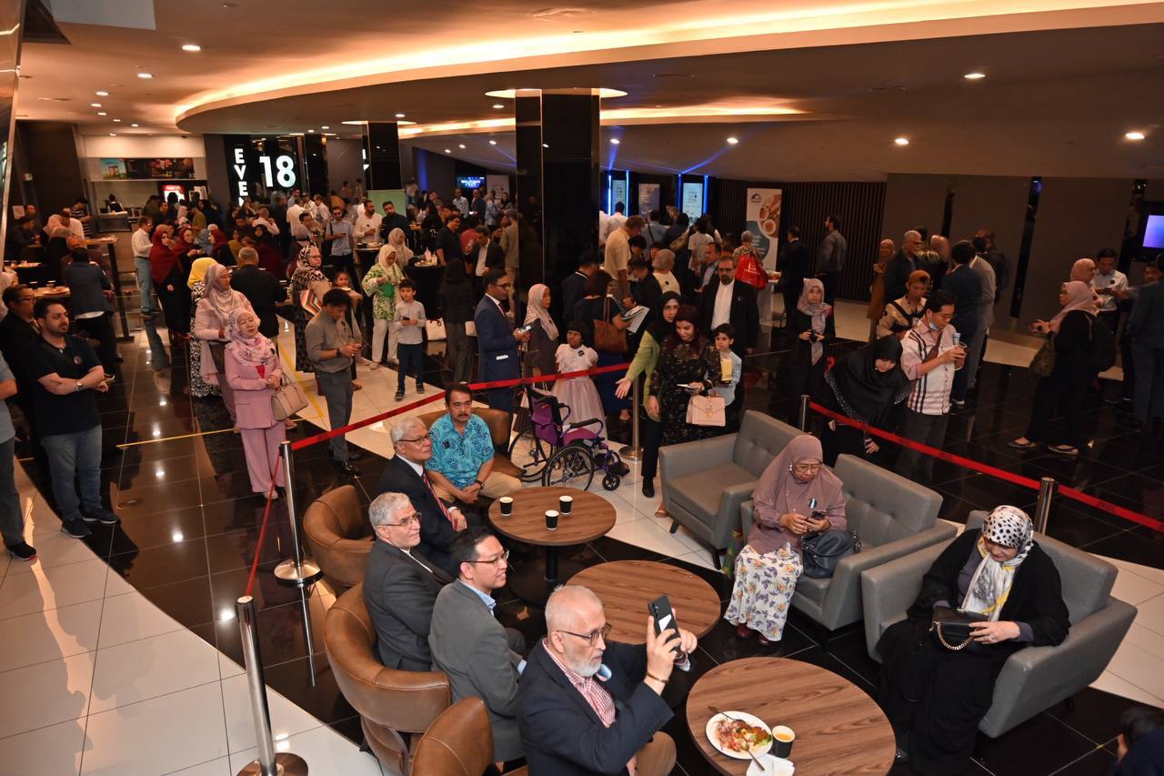 طنین سرود «کجاییدای شهیدان خدایی» در شب اول جشنواره فیلمهای سینمایی ایرانی در مالزی طنین سرود «کجاییدای شهیدان خدایی» در شب اول جشنواره فیلمهای سینمایی ایرانی در مالزی