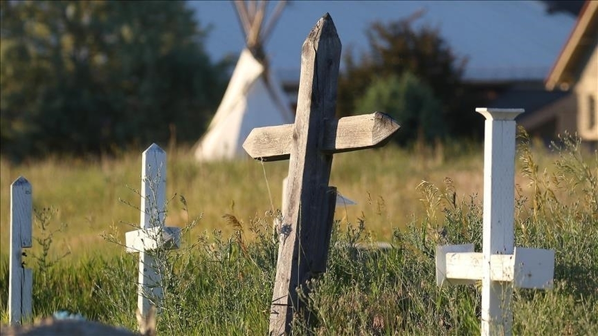 کشف ۴۰ گور بی نشان در محوطه یک مدرسه سابق کودکان بومی در کانادا