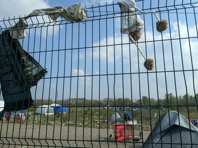 گزارشی تصویری از چرخه بی پایان یورش پلیس فرانسه به اردوگاه‌های پناهجویی و استقرار مجدد پناهجویان