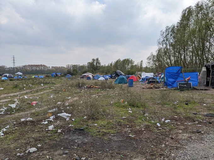 گزارشی تصویری از چرخه بی پایان یورش پلیس فرانسه به اردوگاه‌های پناهجویی و استقرار مجدد پناهجویان