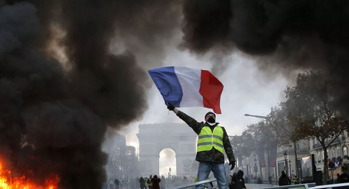 تظاهرات کارگران در فرانسه و درگیری معترضان با پلیس