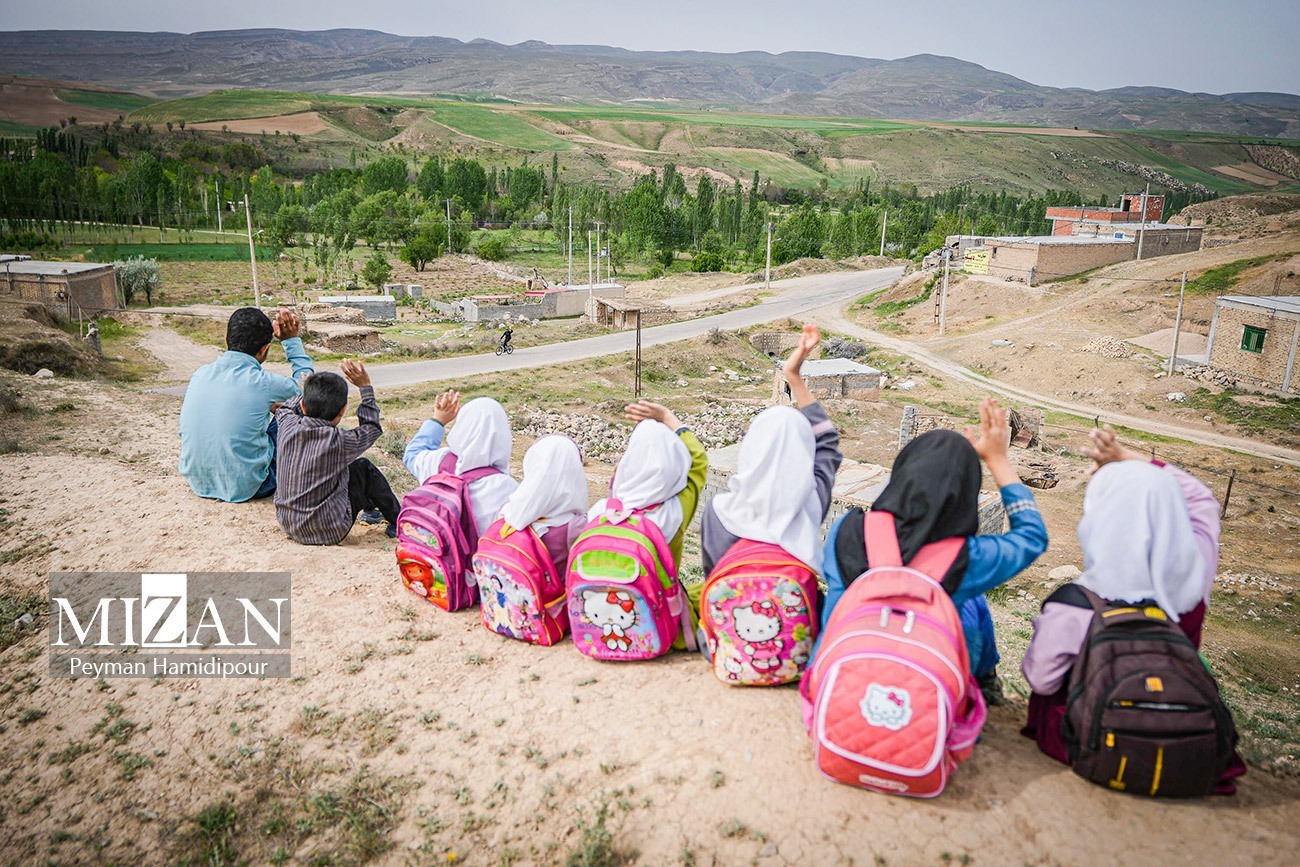 درد و دل‌های معلمی که برای تدریس ۳۲ کیلومتر رکاب می‌زند؛ از نبود امکانات تا استعداد‌هایی که ترک تحصیل می‌کنند