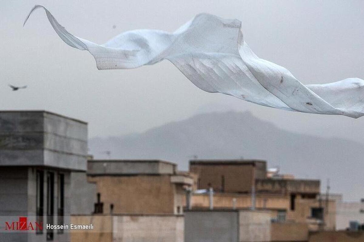 وزش شدید باد و احتمال سقوط بنر‌ها و تابلو‌های تبلیغاتی در تهران و ۵ استان دیگر