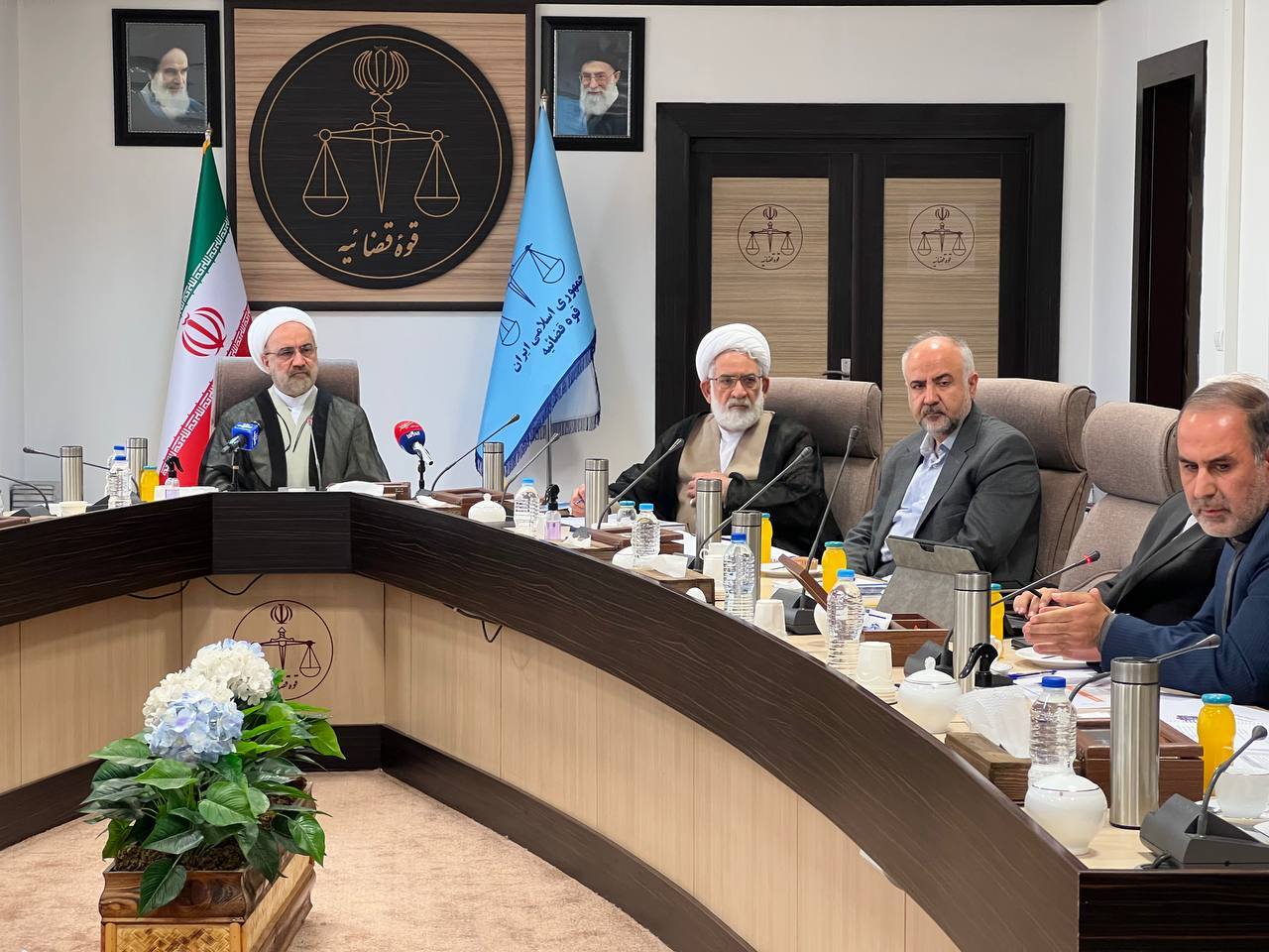 بررسی، شناسایی و اصلاح ساختار‌های فسادزا در خارج از دستگاه قضایی در جلسه قرارگاه پیگیری فرامین مقام معظم رهبری در قوه قضاییه/ معاون اول قوه قضاییه: یکی از ماموریت‌های مهم مطرح در سند تحول، احیای حقوق عامه، گسترش عدل و آزادی‌های مشروع است/ شناسایی ۲۱۰ بستر فسادزا توسط سازمان بازرسی کل کشور درحوزه‌های مختلف