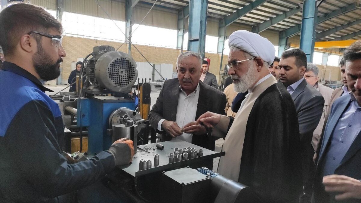 دادستان کل کشور از مجتمع ماشین سازی آگرین و سیلوی ۴ هزارتنی دانه طلایی کردستان بازدید کرد
