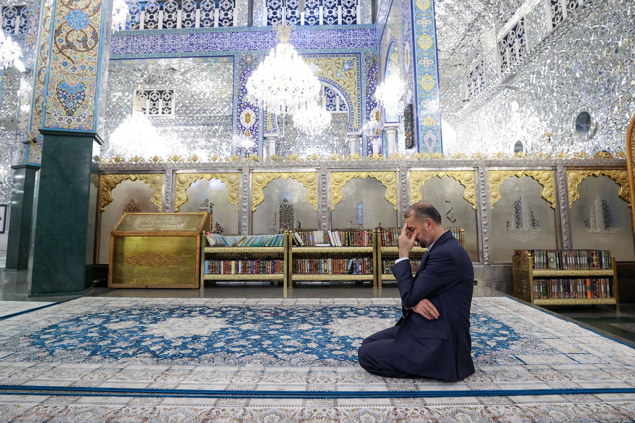 زیارت مضجع مطهر حضرت زینب (س) زیارت مضجع مطهر حضرت زینب (س)