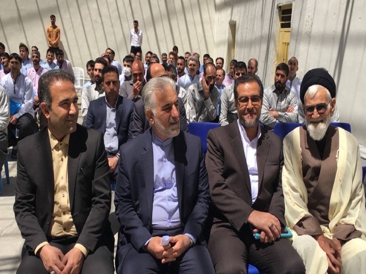 جشن آزادی زندانیان در بازدید رئیس سازمان زندان‌ها از زندان بیجار/ ۱۲۱ زندانی کردستان به آغوش گرم خانواده بازگشتند