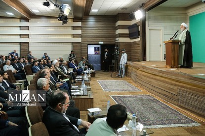 رئیس قوه قضاییه:می‌خواهیم انتقادات و پیشنهادات مردم را بشنویم و در جهت رفع مشکلات گام برداریم/اولویت کاری در قوه‌قضاییه بر دو اصل مبارزه ریشه‌ای، مجدانه، همه‌جانبه و اصولی و علمی با فساد و همچنین تامین امنیت سرمایه‌گذاری برای کمک به رشد تولید و اشتغال و معیشت مردم‌ متمرکز شده است