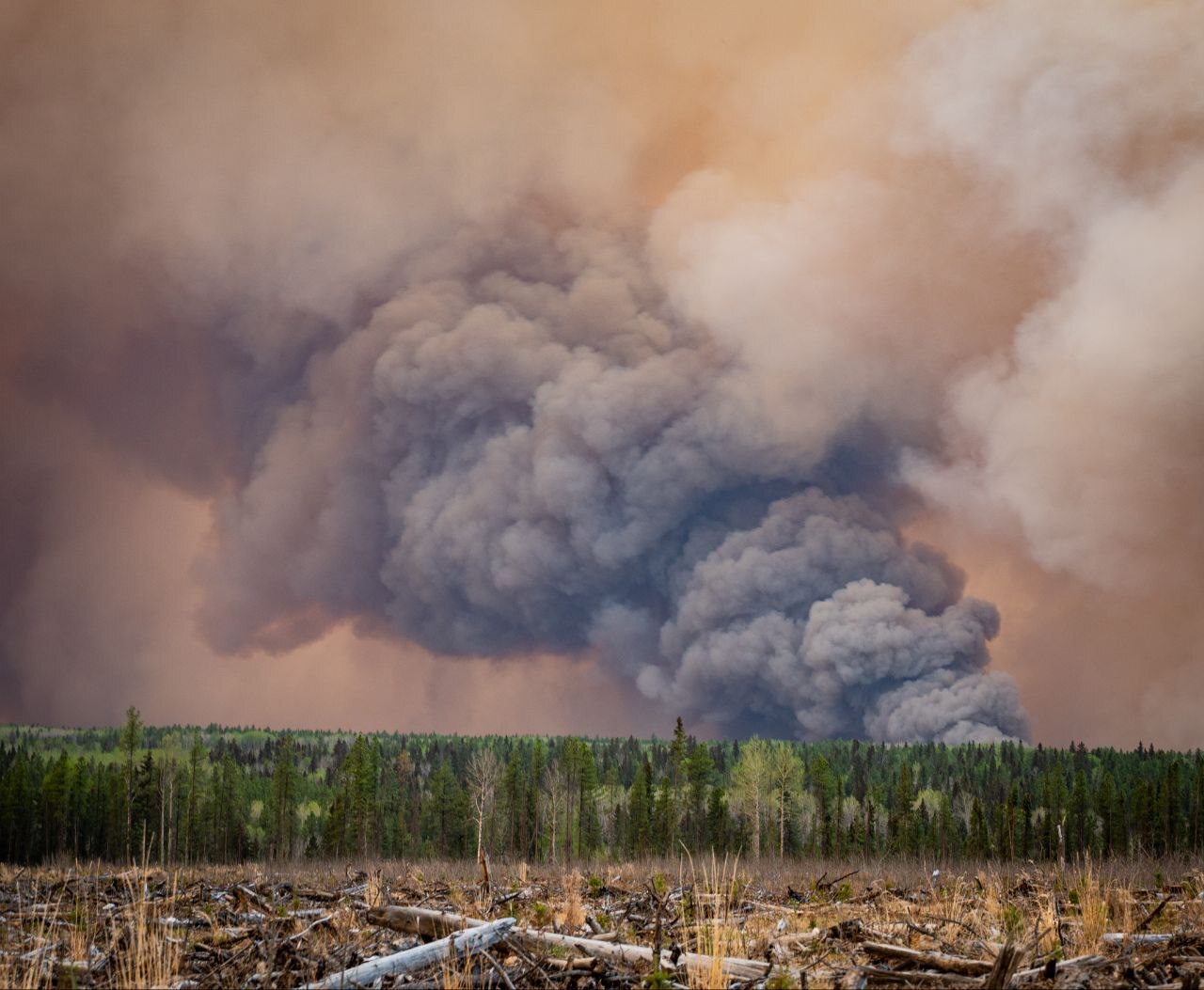 آتش‌سوزی گسترده در غرب کانادا؛ ۱۳ هزار نفر منازل خود را تخلیه کردند