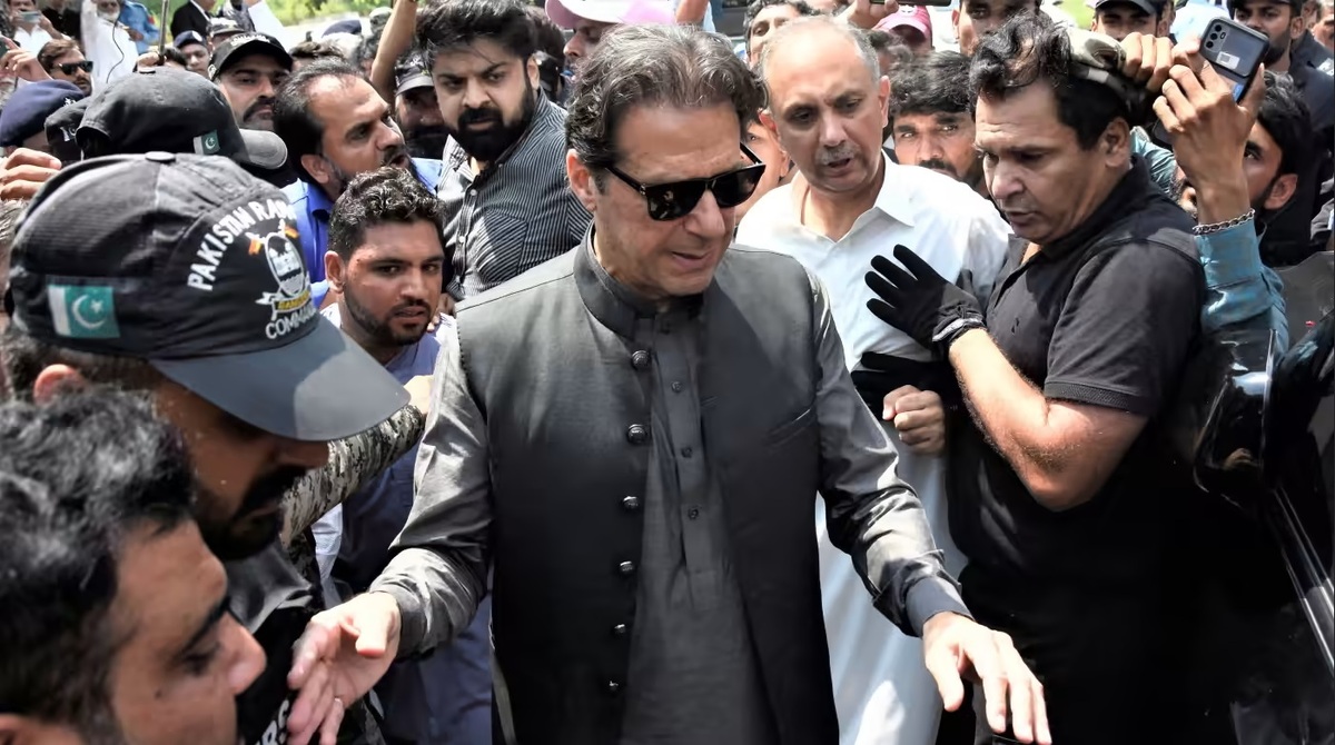 پلیس پاکستان عمران خان را بازداشت کرد