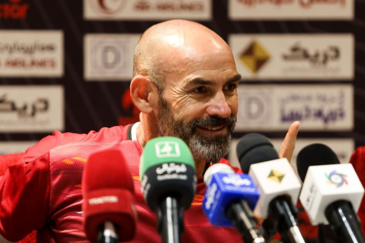 خمز: اگر رقابت اسدی و عباس زاده برای آقای گلی به تیم ضربه بزند، هر دو را بیرون می&zwnj;گذارم!/ بسیاری از تیم&zwnj;های تهاجمی دنیا با تک مهاجم بازی می&zwnj;کنند