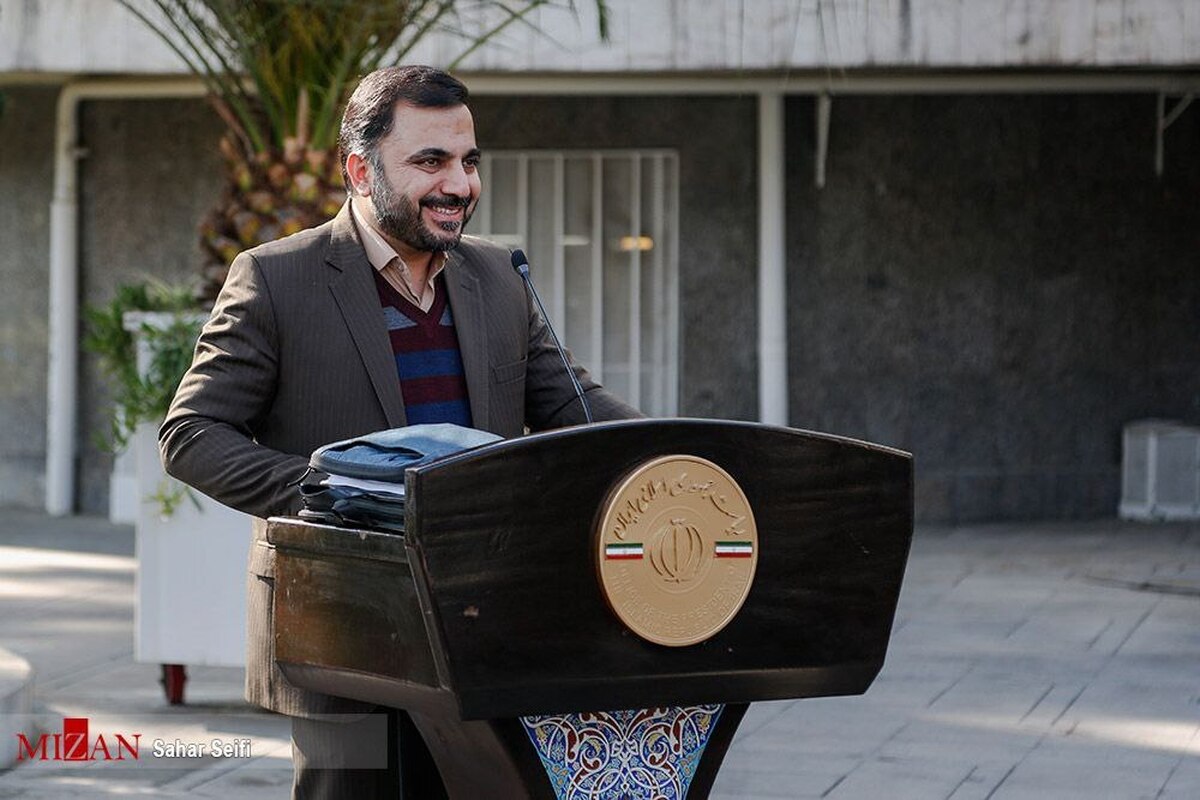 توضیح وزیر ارتباطات درباره حل‌نشدن مشکل جلورفتن ساعت گوشی‌ها