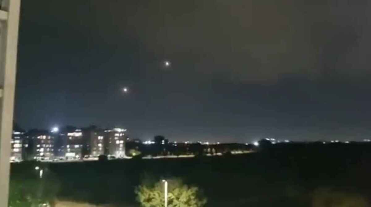 لحظه به صدا درآمدن آژیر در شهر اشغالی حولون