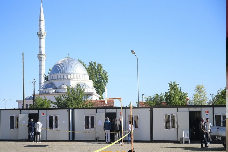 اردوغان و قلیچدار اوغلو رای خود را به صندوق انداختند/حضور زلزله زدگان در مراکز رایگیری اردوغان و قلیچدار اوغلو رای خود را به صندوق انداختند/حضور زلزله زدگان در مراکز رایگیری