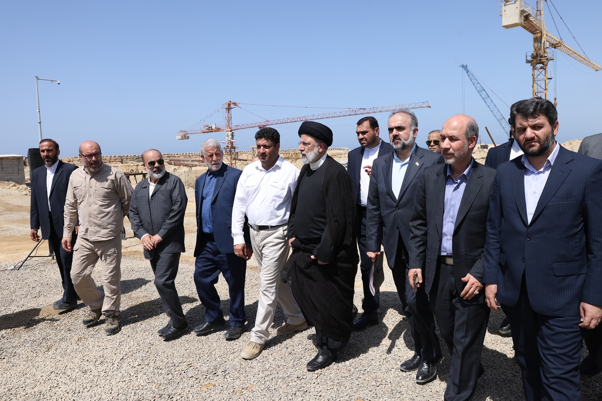 آغاز عملیات لوله‌گذاری انتقال آب دریای عمان به شرق کشور