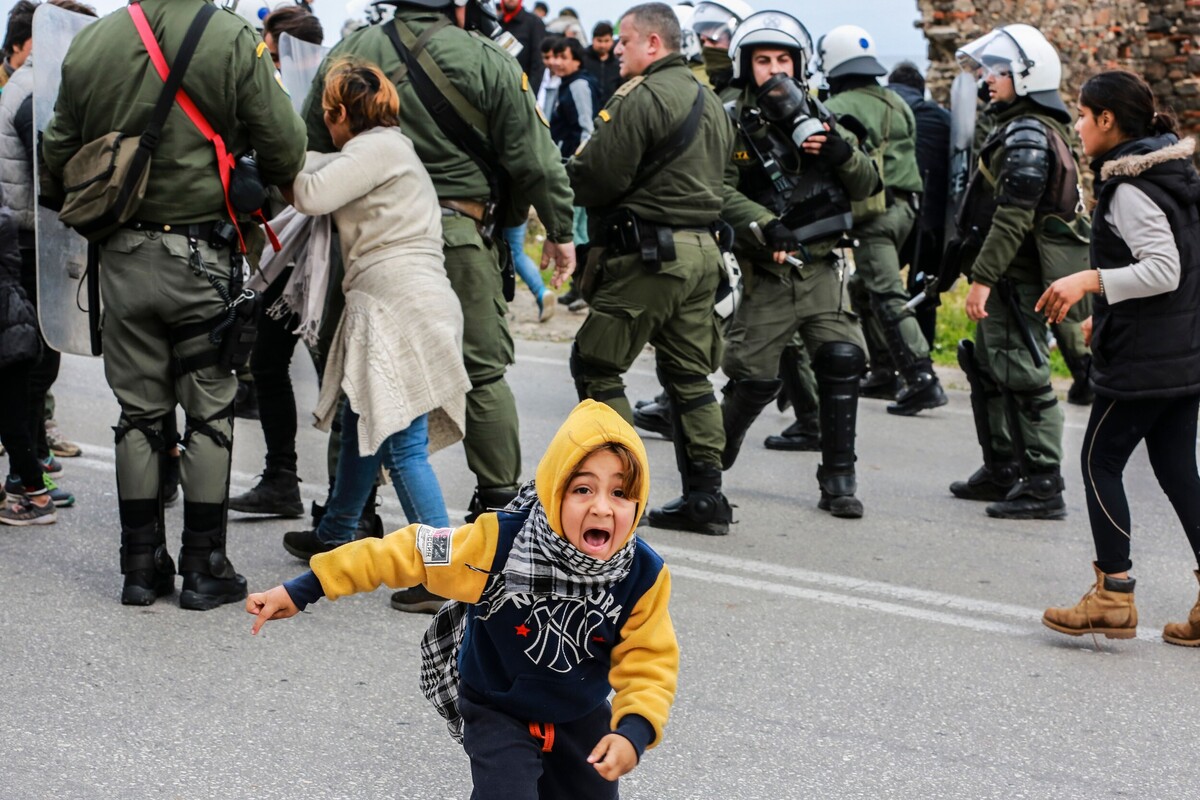 حرکت یونان در مسیر جرم انگاری فعالیت مدافعان حقوق پناهجویان