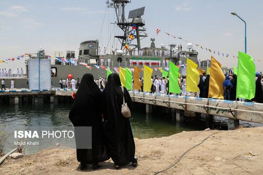 تصاویر | در آغوش گرفتن همسر و فرزند در لحظه بازگشت ناوگروه ۸۶ ارتش | قابهای متفاوت استقبال از دلاورمردان ناوگروه ۸۶ تصاویر | در آغوش گرفتن همسر و فرزند در لحظه بازگشت ناوگروه ۸۶ ارتش | قابهای متفاوت استقبال از دلاورمردان ناوگروه ۸۶