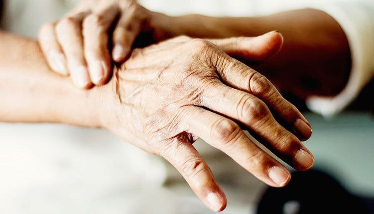 مشکلات بیماران مبتلا به پارکینسون؛ از محدودیت‌های بیمه‌ای تا عدم امکان تمدید نسخه‌های الکترونیکی