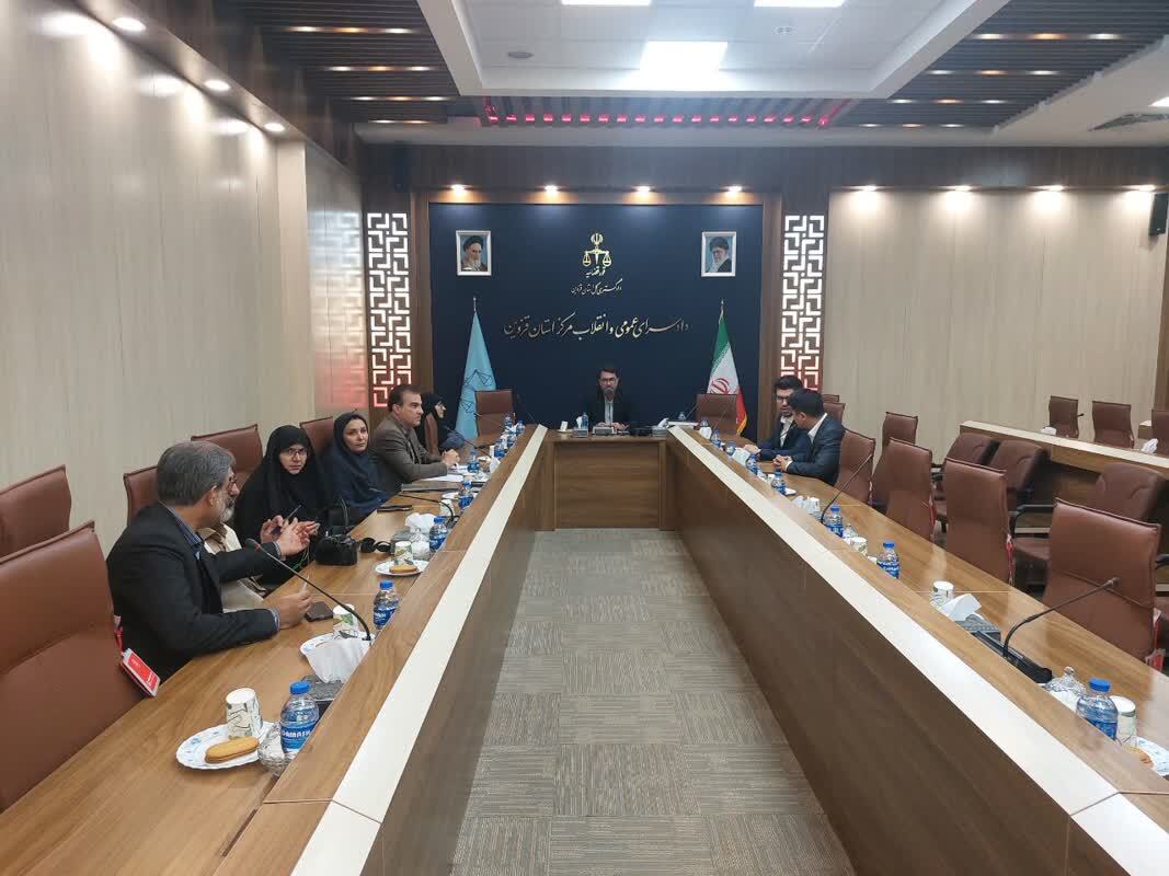 کمک دستگاه قضا به جذب سرمایه‌گذاری خارجی و اشتغال/ دادستان استان قزوین دستور رفع مشکل یک شرکت تولیدی جهت جلوگیری از خروج ۷۰ میلیون دلار ارز و ایجاد اشتغال برای بیش از ۲ هزار نفر را صادر کرد