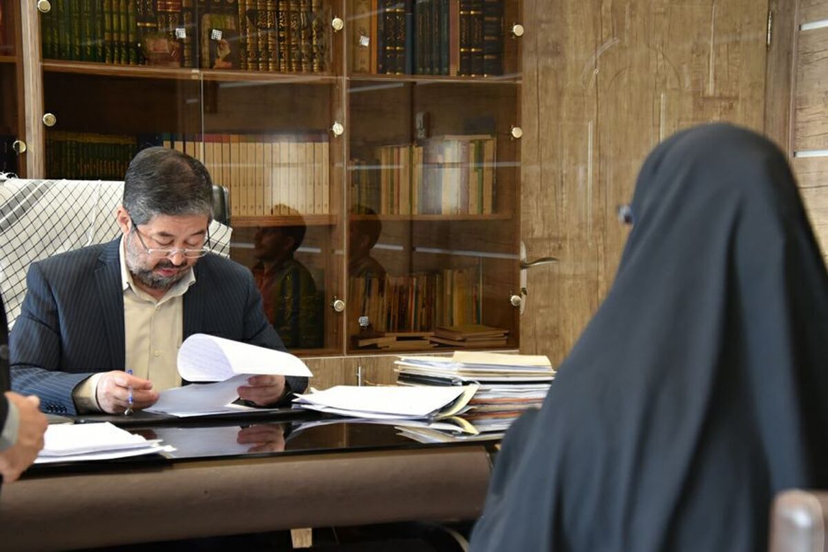 رئیس کل دادگستری خراسان رضوی به مشکلات بیش از یکصد نفر از مراجعان رسیدگی کرد