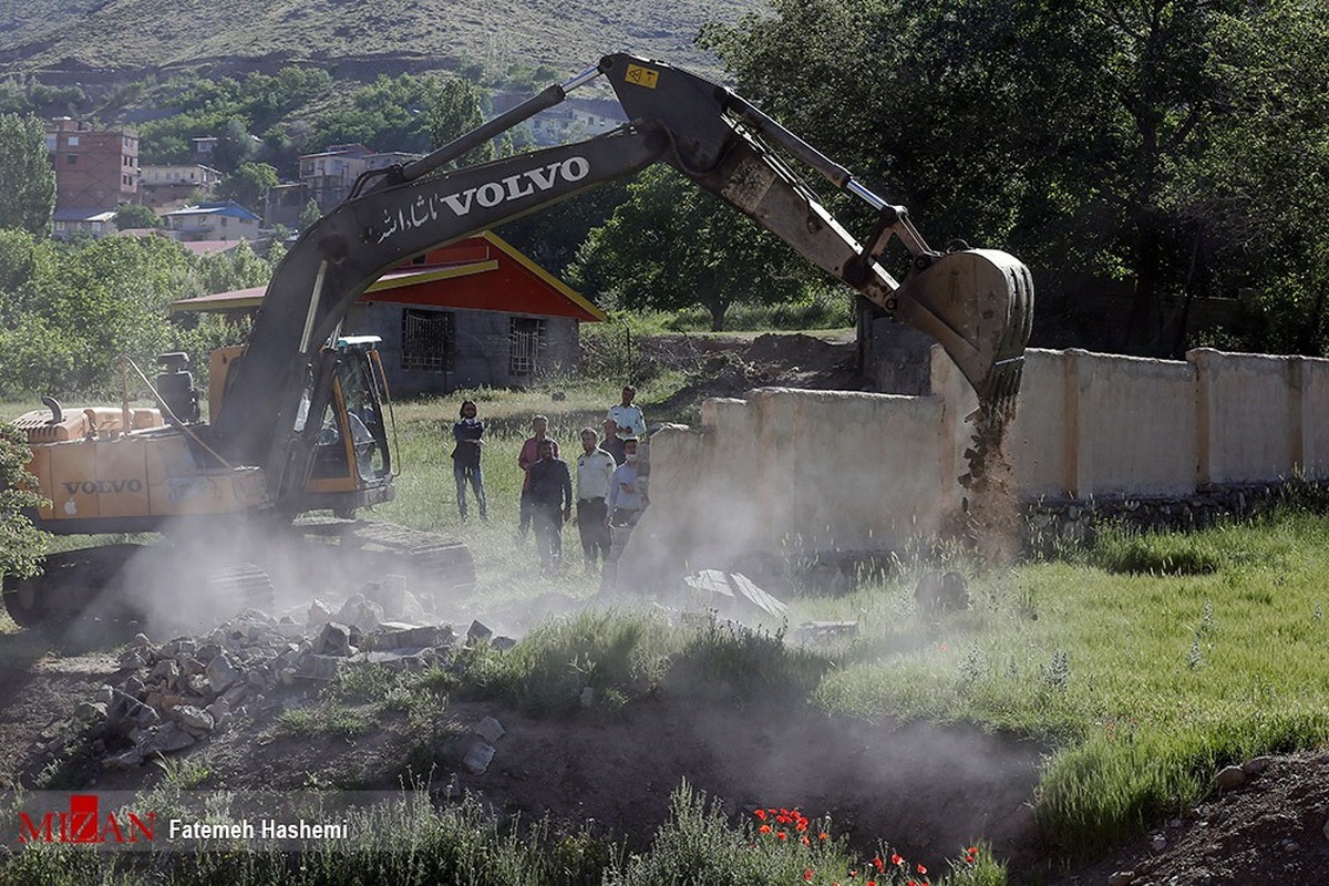 ۳۰ هکتار اراضی زراعی تغییر کاربری یافته غیرمجاز در روستای جهانکوب خراسان رضوی قلع و قمع شد
