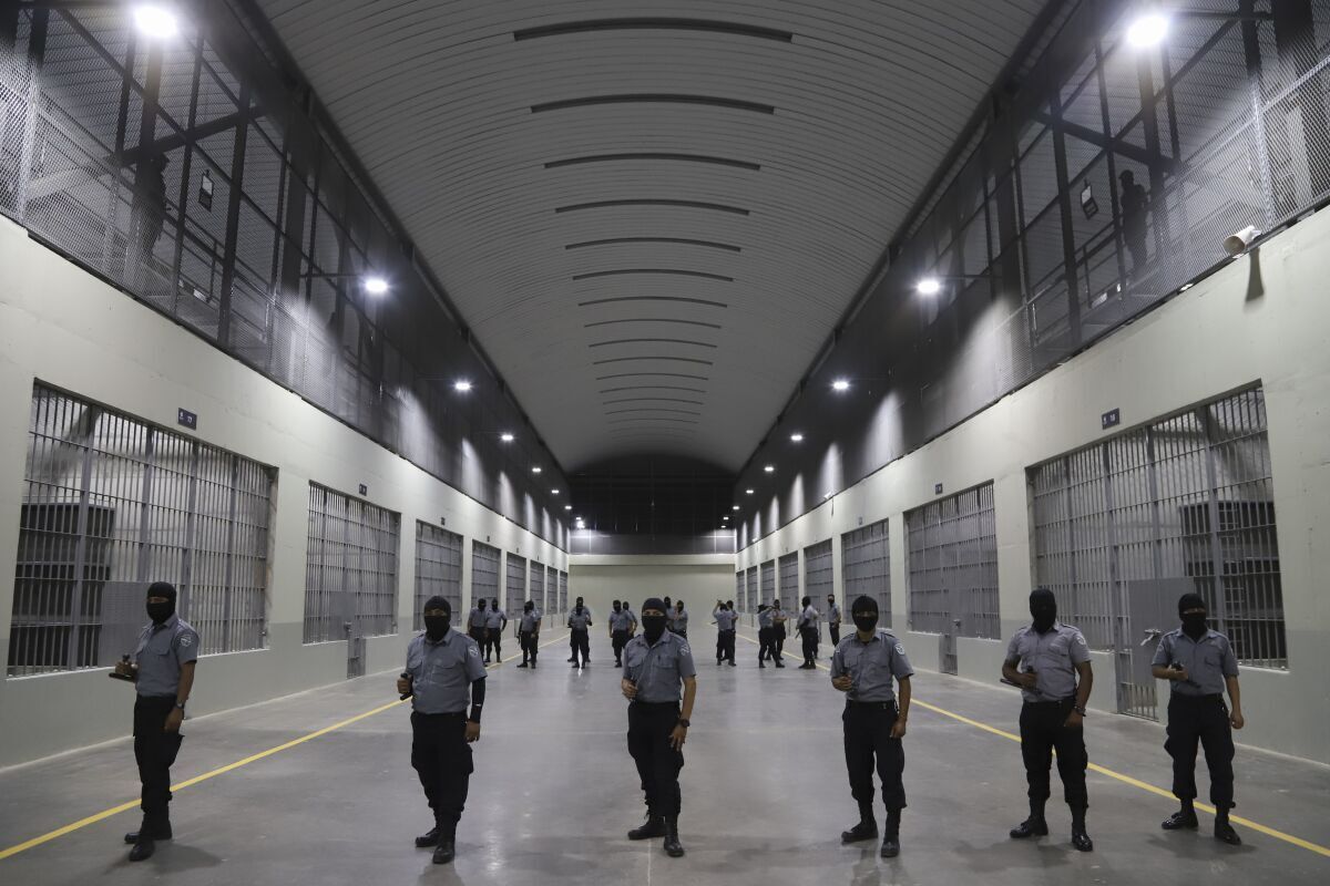 مرگ ۱۵۳ زندانی در زندان‌های السالوادور