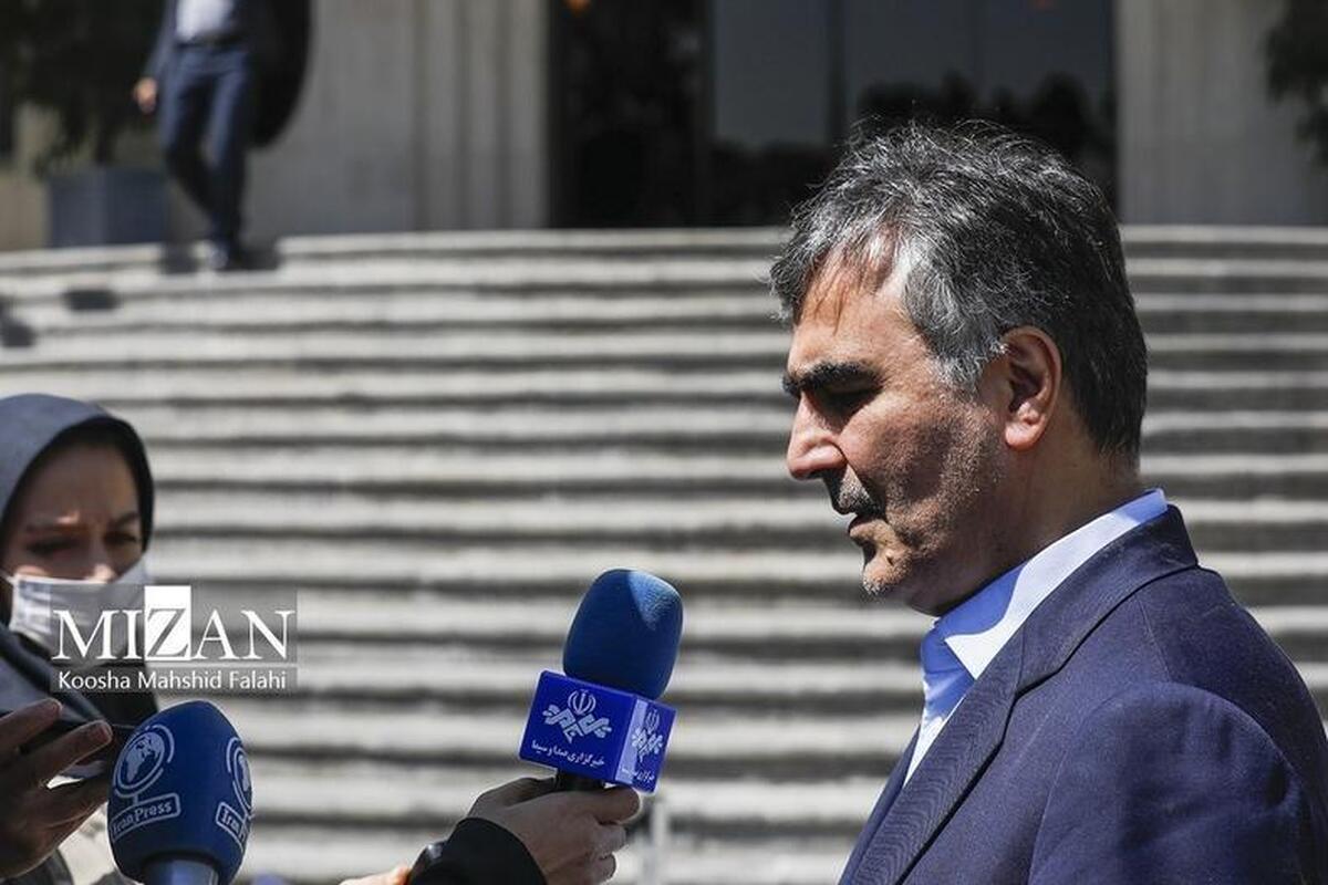 بالای ۱۰۰ میلیارد دلار منابع ارزی داریم/ ارز ۴۲۰۰ با ۲۸۵۰۰ زمین تا آسمان فرق دارد