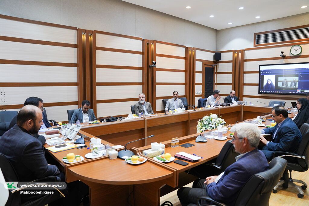 ریشه و پشتوانهی کانون، تجربه است/ کانون ظرفیتهای بالایی برای توسعهی فرهنگ تعاون در کشور دارد ریشه و پشتوانهی کانون، تجربه است/ کانون ظرفیتهای بالایی برای توسعهی فرهنگ تعاون در کشور دارد