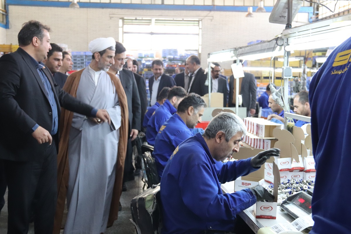 رییس کل دادگستری استان اصفهان: کارگران و مدیران، رزمندگان و فرماندهان جبهه تولید هستند رییس کل دادگستری استان اصفهان: کارگران و مدیران، رزمندگان و فرماندهان جبهه تولید هستند