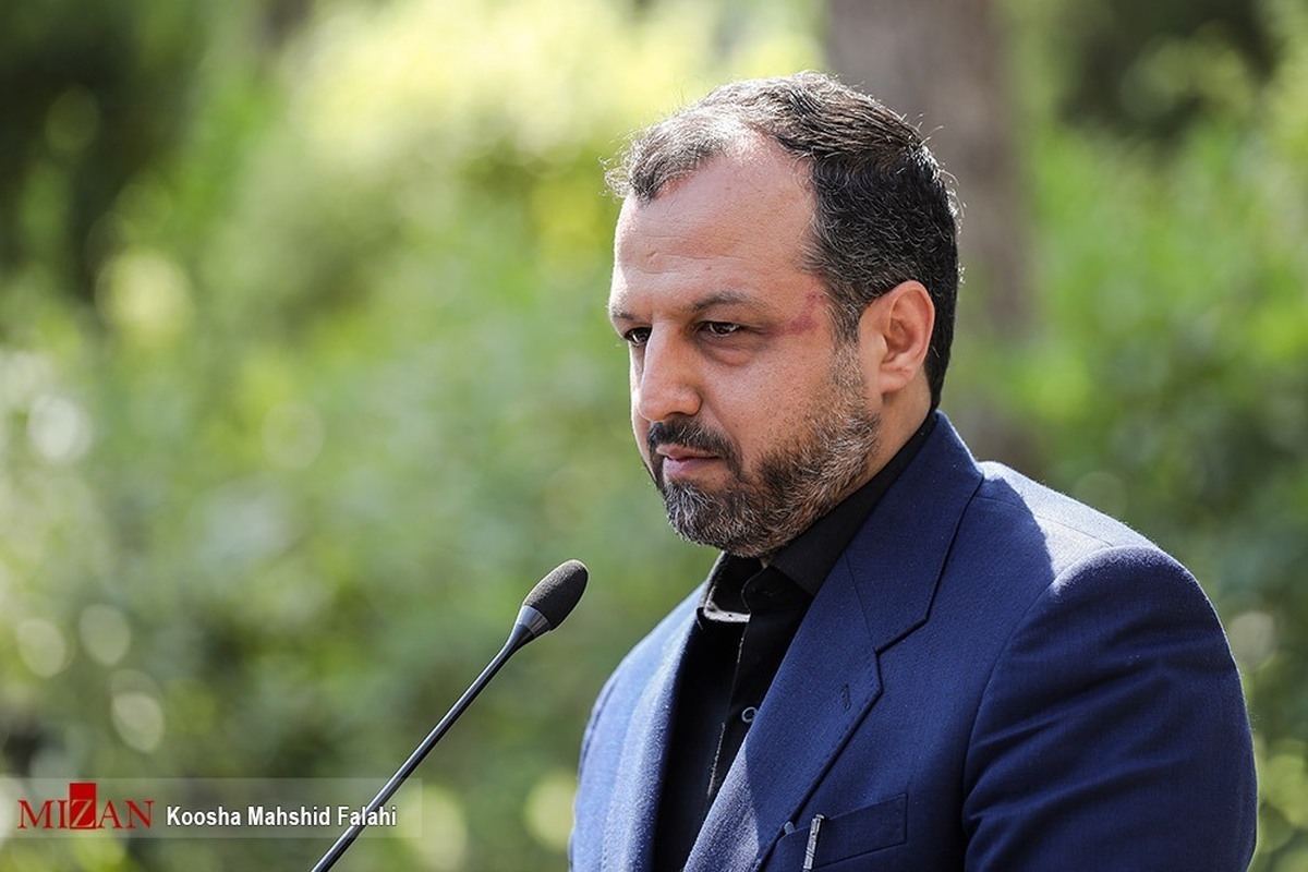 وزیر امور اقتصادی و دارایی از وضعیت انبار‌های گمرکات بندر امام خمینی(ره) بازدید کرد/ خاندوزی: مکانیزم اعلام هشدار فاسدشدن کالا‌ها در بنادر و گمرکات فعال شود