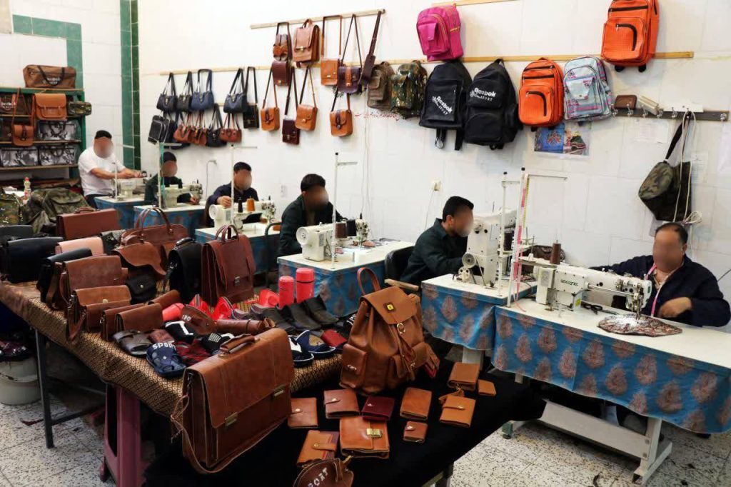 نقش آفرینی دستگاه قضا در اشتغال زندانیان/ با همت دادگستری و اداره کل زندان‌های استان یزد اشتغال ۱۰۰ در صدی زندانیان ممکن شد///هفته قوه